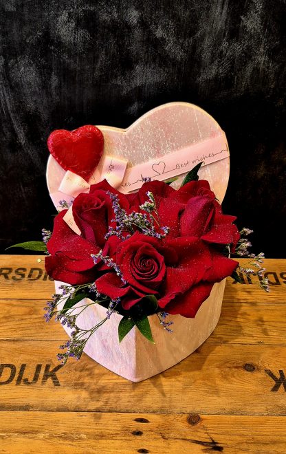 Corazón con 3 Rosas y Chocolate