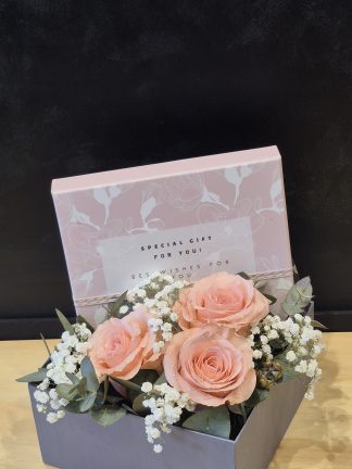 Caja con 3 rosas