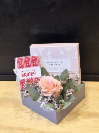 Caja con 1 rosa + tarjetita Ma