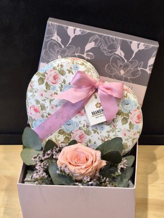 Caja con 1 rosa y corazón con bombones