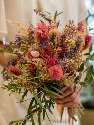 Ramo de flores preservadas en tonos pastel