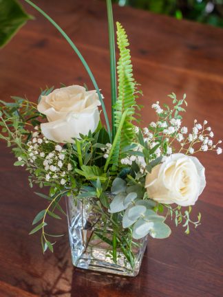 Trapecio Alto con Rosas Blancas