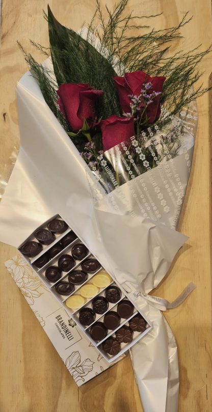 Ramo con 3 Rosas y Bombones