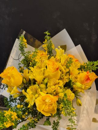Mazzo con 6 rosas amarillas
